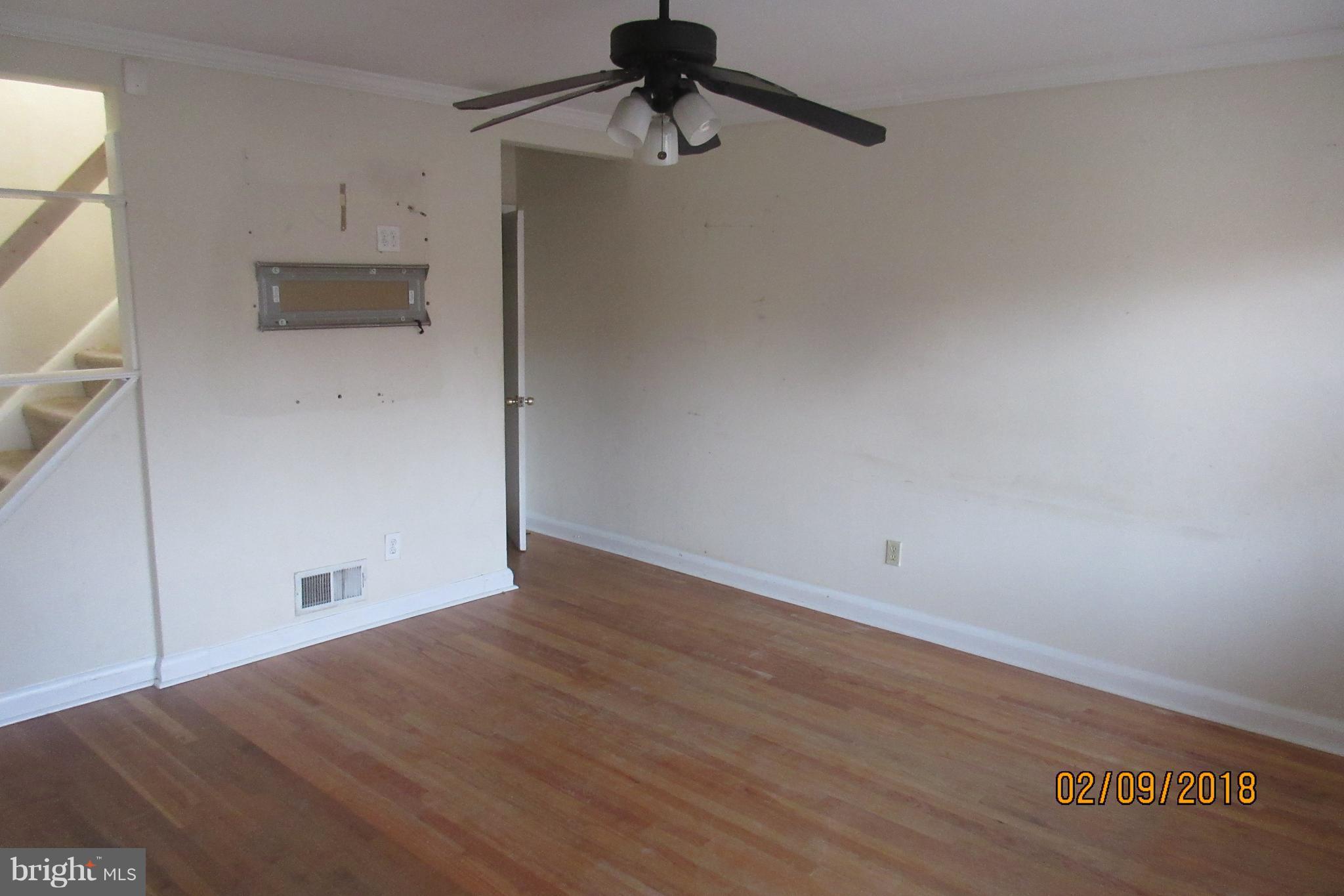 1261 Haverhill Road Baltimore, MD 21229 - Photo 6 of 13 Living Room