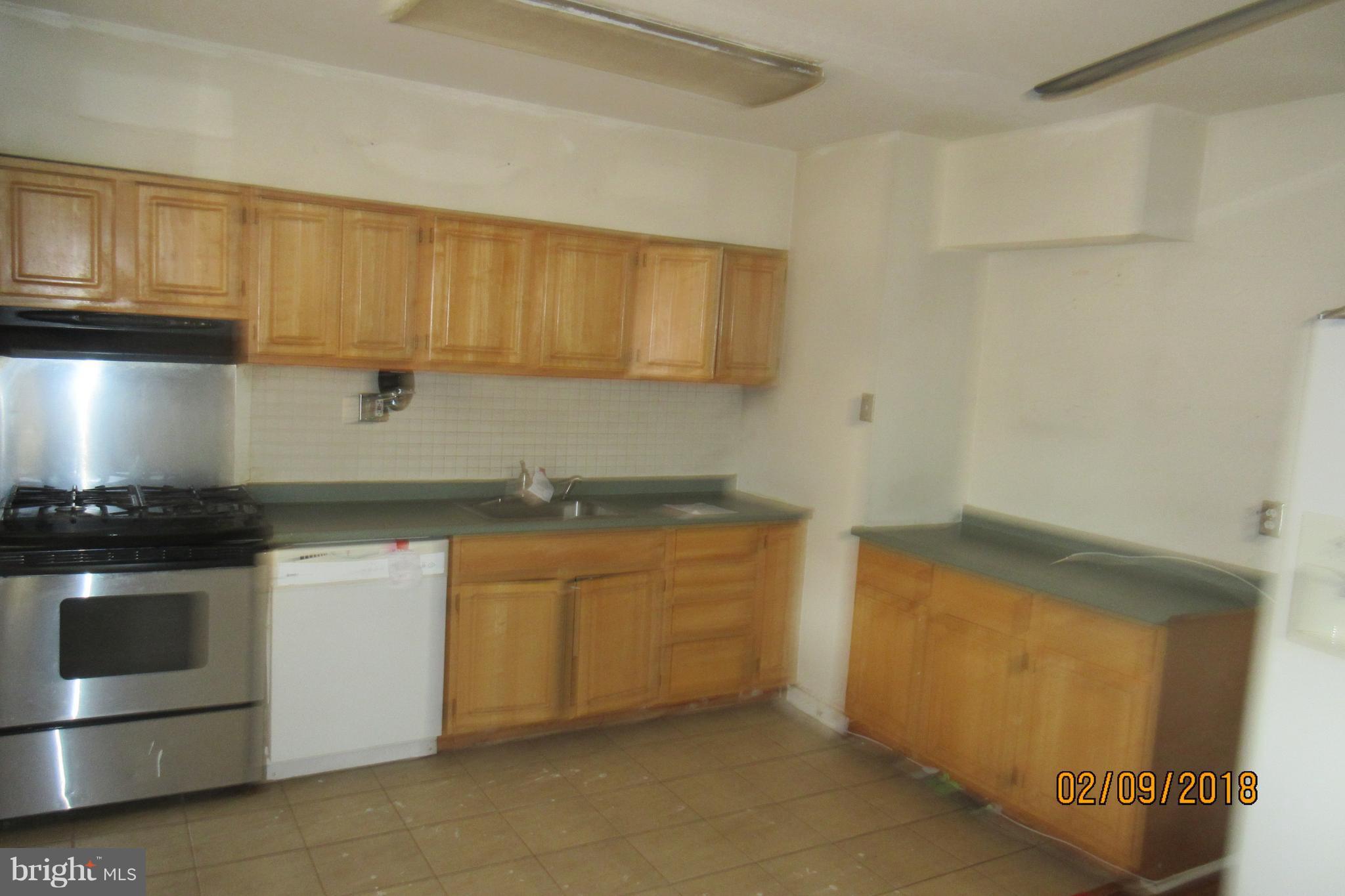 1261 Haverhill Road Baltimore, MD 21229 - Photo 9 of 13 Kitchen
