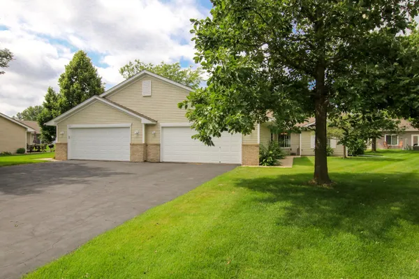 $289,900 | 820 Greensview Court Northwest, Hutchinson, MN 55350