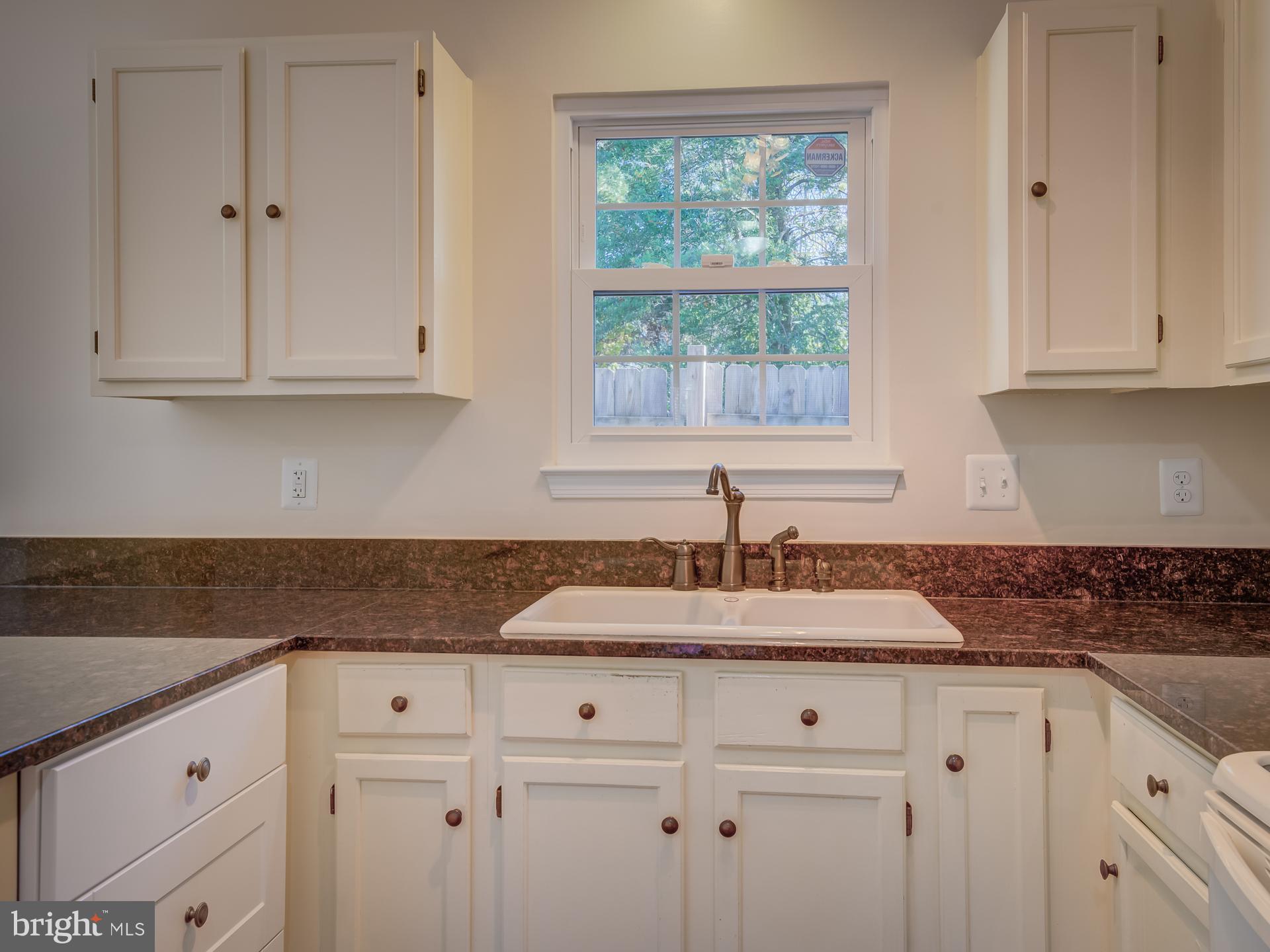 8 Dawn View Court Silver Spring, MD 20904 - Photo 8 of 19 Gallery Image 8