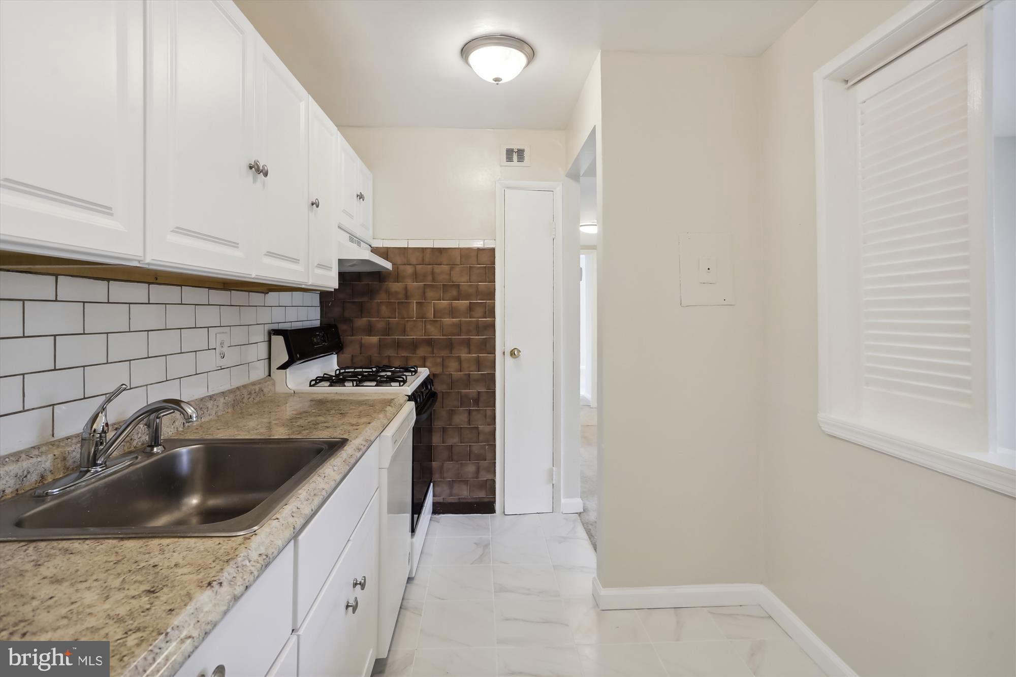 3732 Bel Pre Road, Unit 37325 Silver Spring, MD 20906 - Photo 13 of 30 Gas Cooking