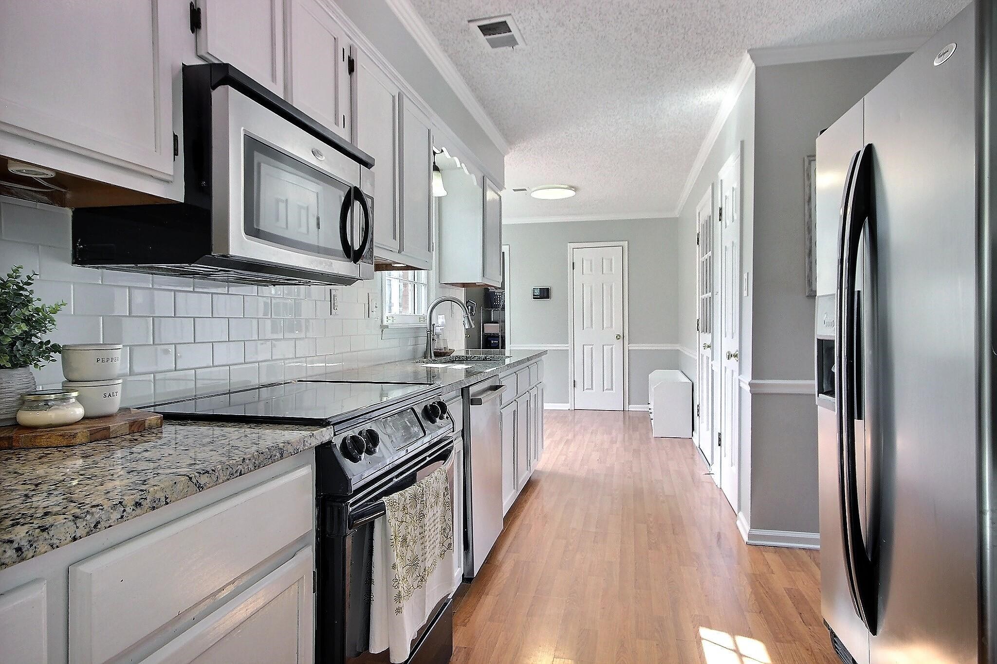 556 Rillbrook Drive Collierville, TN 38017 - Photo 5 of 22 a kitchen with stainless steel appliances granite countertop a refrigerator a stove and a sink