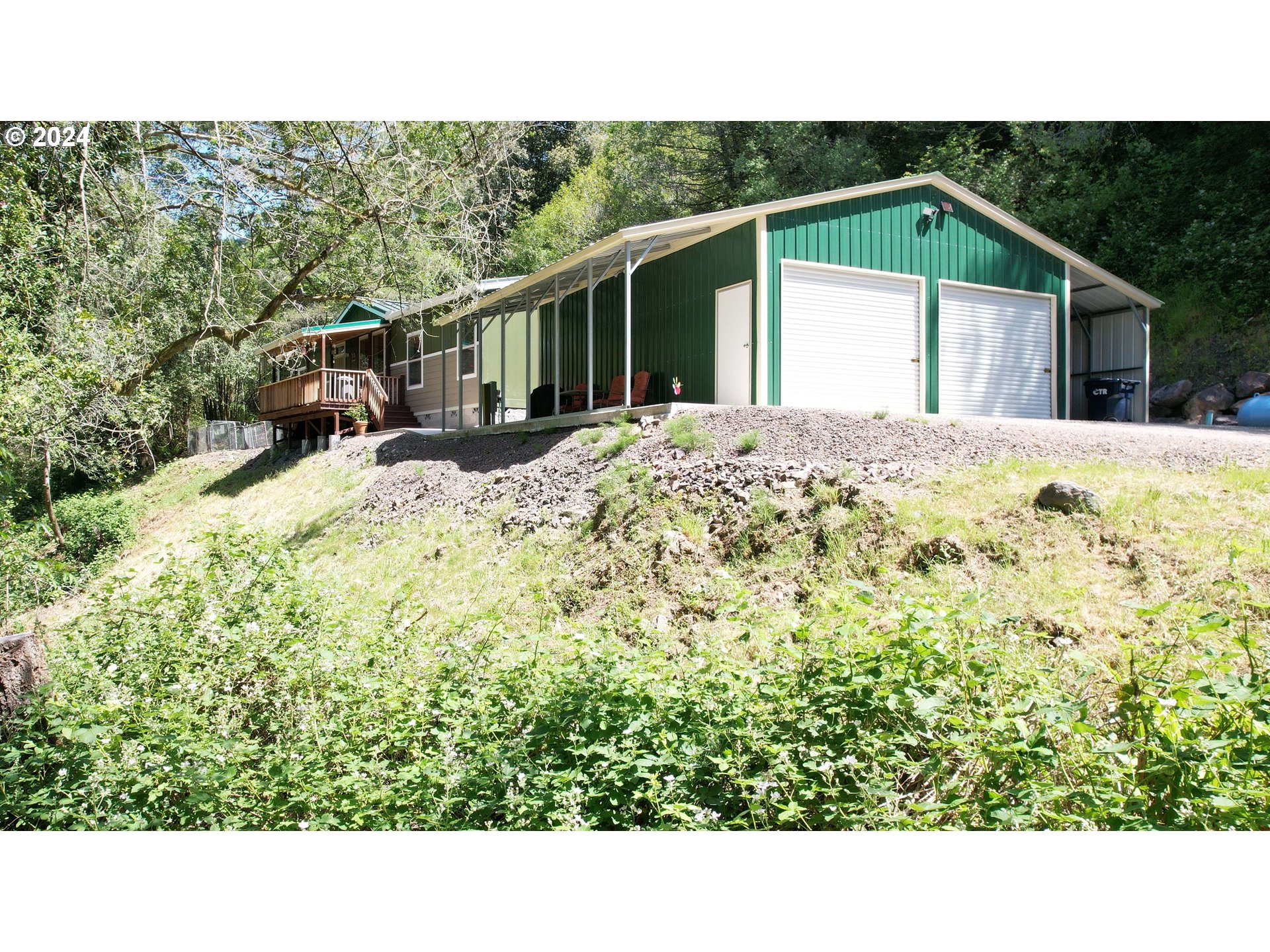 98887 North Bank Chetco River Road Brookings, OR 97415 - Photo 23 of 47 Garage