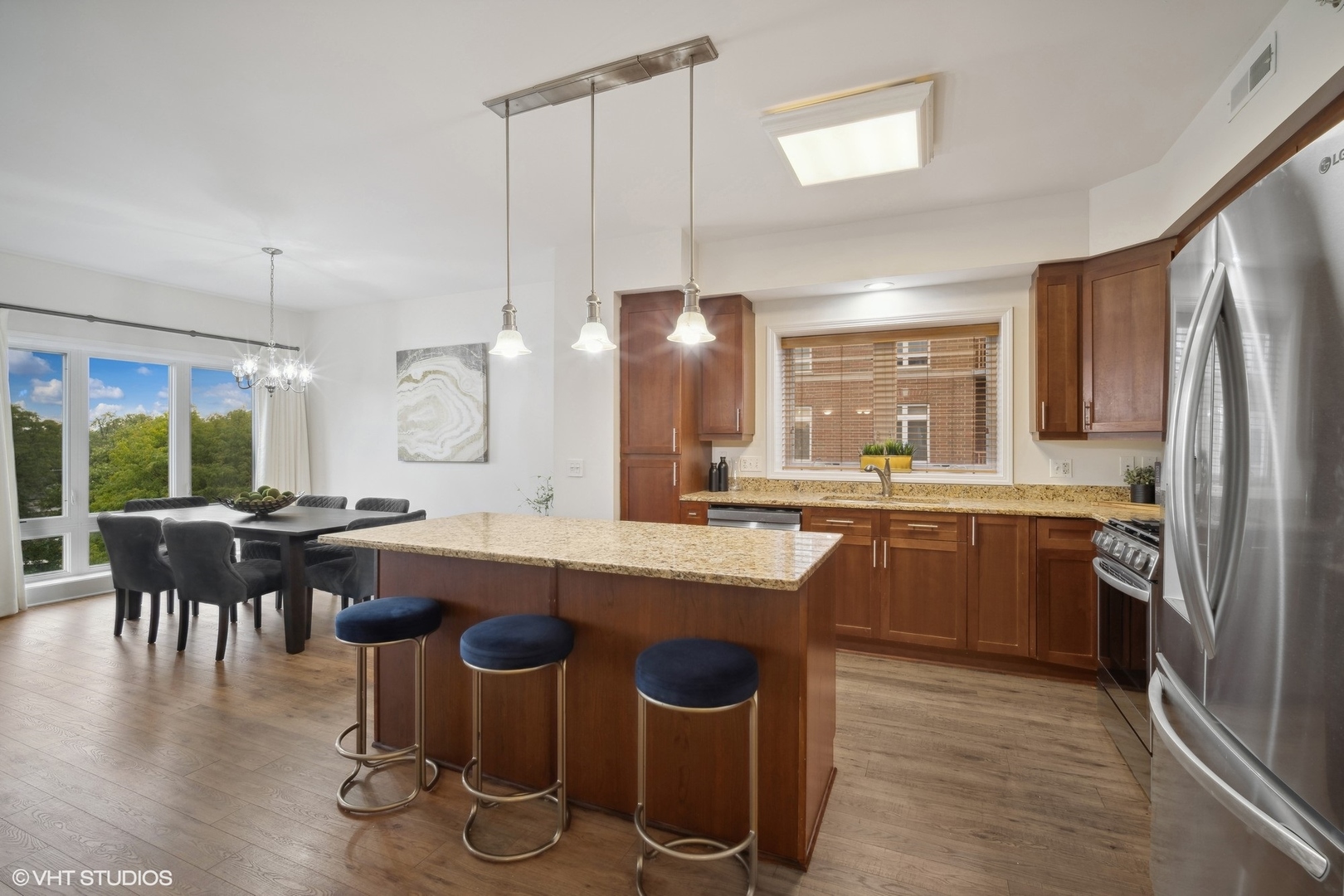 799 Graceland Avenue, Unit 502A Des Plaines, IL 60016 - Photo 11 of 31 a kitchen with lots of counter space and appliances