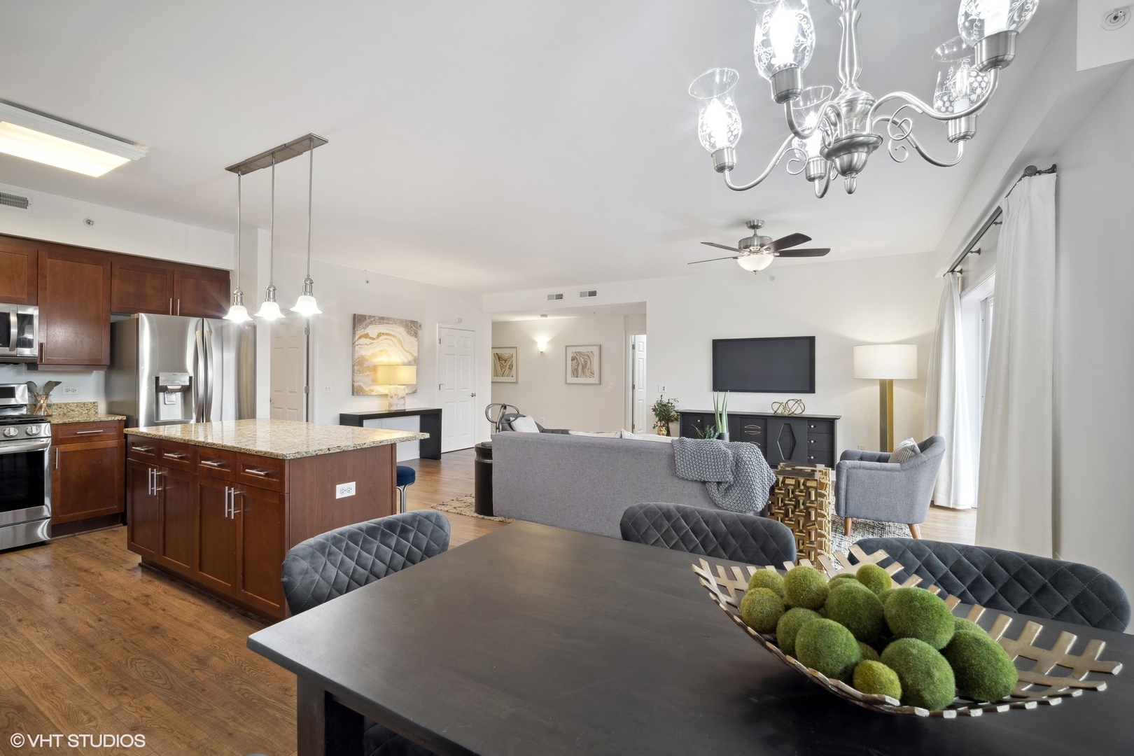 799 Graceland Avenue, Unit 502A Des Plaines, IL 60016 - Photo 19 of 31 a living room with furniture a chandelier and a dining room