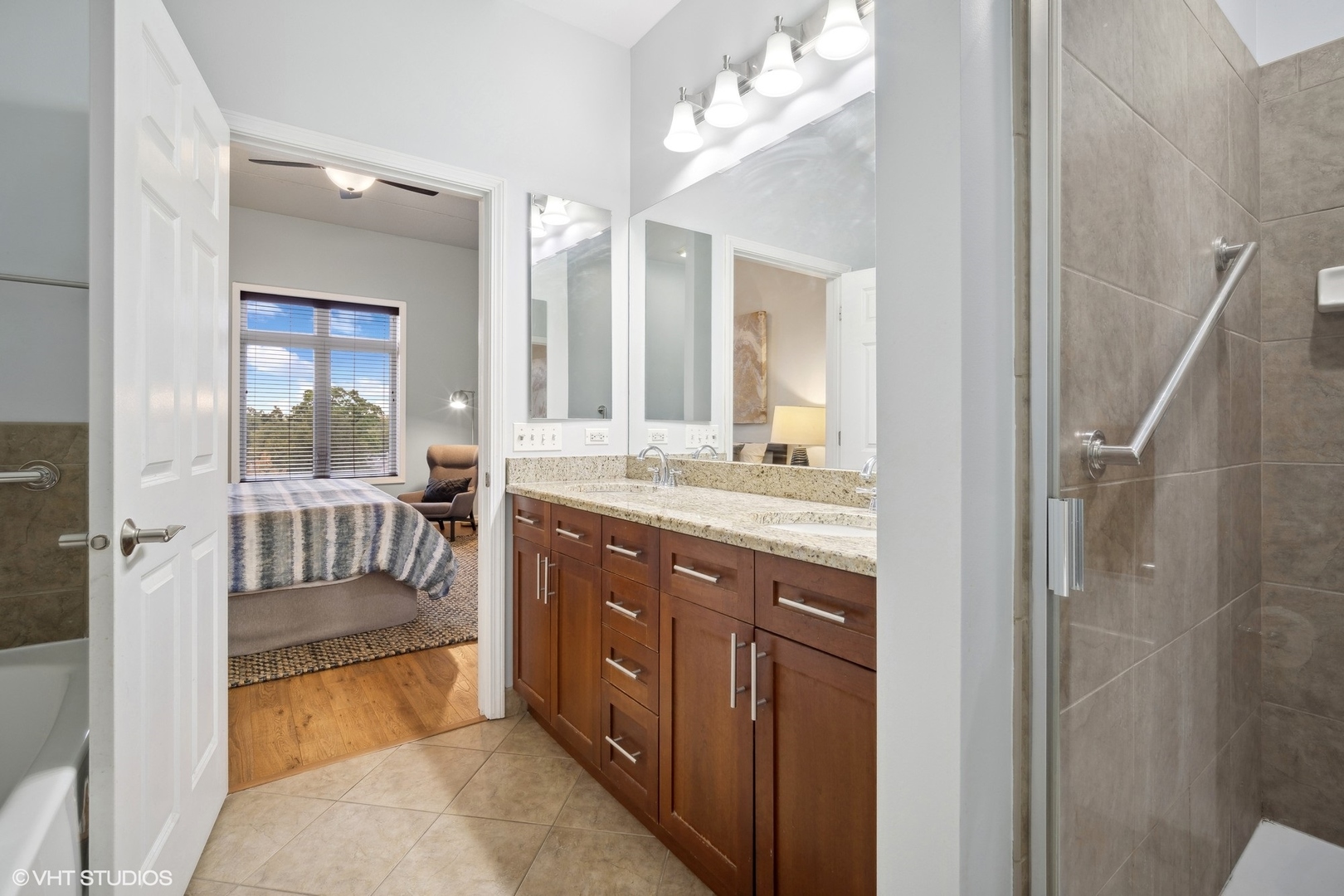 799 Graceland Avenue, Unit 502A Des Plaines, IL 60016 - Photo 23 of 31 a bathroom with a tub sink and mirror