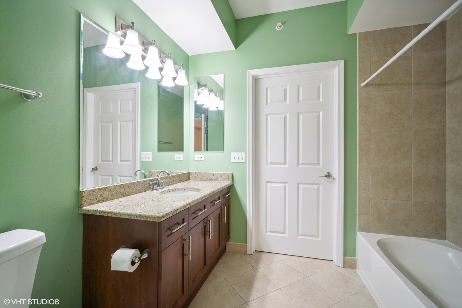 799 Graceland Avenue, Unit 502A Des Plaines, IL 60016 - Photo 27 of 31 a bathroom with a sink and a mirror