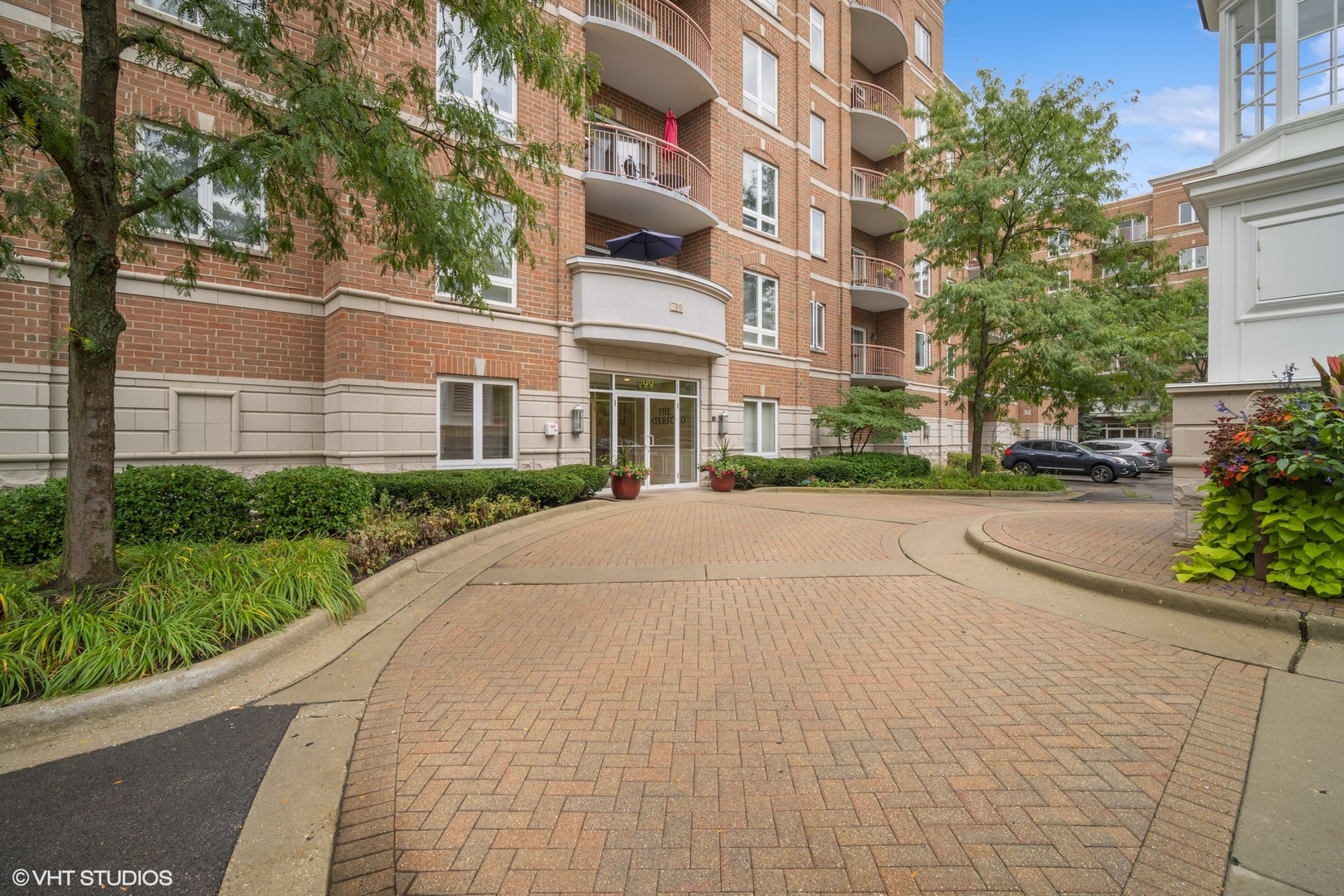 799 Graceland Avenue, Unit 502A Des Plaines, IL 60016 - Photo 3 of 31 a view of buildings with yard