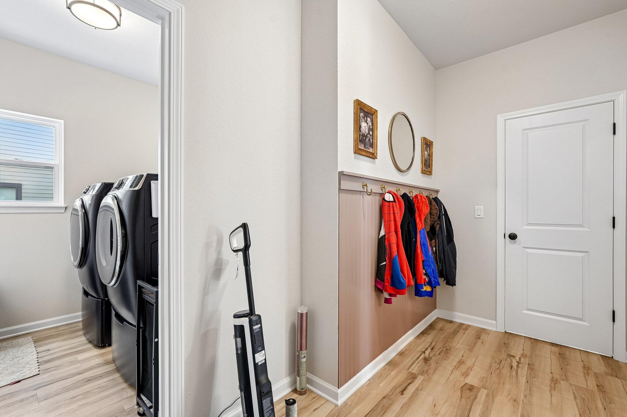 9249 South Overlook Way Franklin, WI 53132 - Photo 13 of 38 Main Level- laundry!!