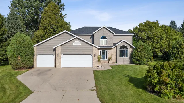 $474,900 | 26 Oak Circle South, Moorhead, MN 56560