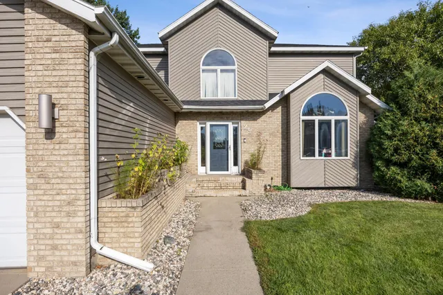 $474,900 | 26 Oak Circle South, Moorhead, MN 56560