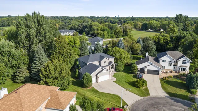 $474,900 | 26 Oak Circle South, Moorhead, MN 56560