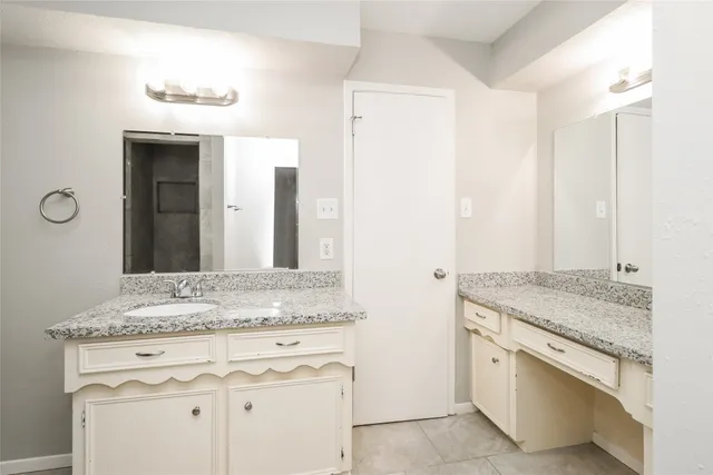 $2,070 | 647 Mosswood Drive, Conroe, TX 77302