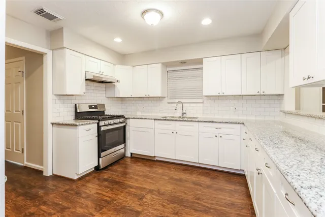 $2,070 | 647 Mosswood Drive, Conroe, TX 77302