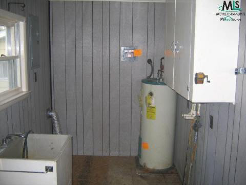 8920 Avoca Road Avoca, MI 48006 - Photo 9 of 12 197216-8.JPG