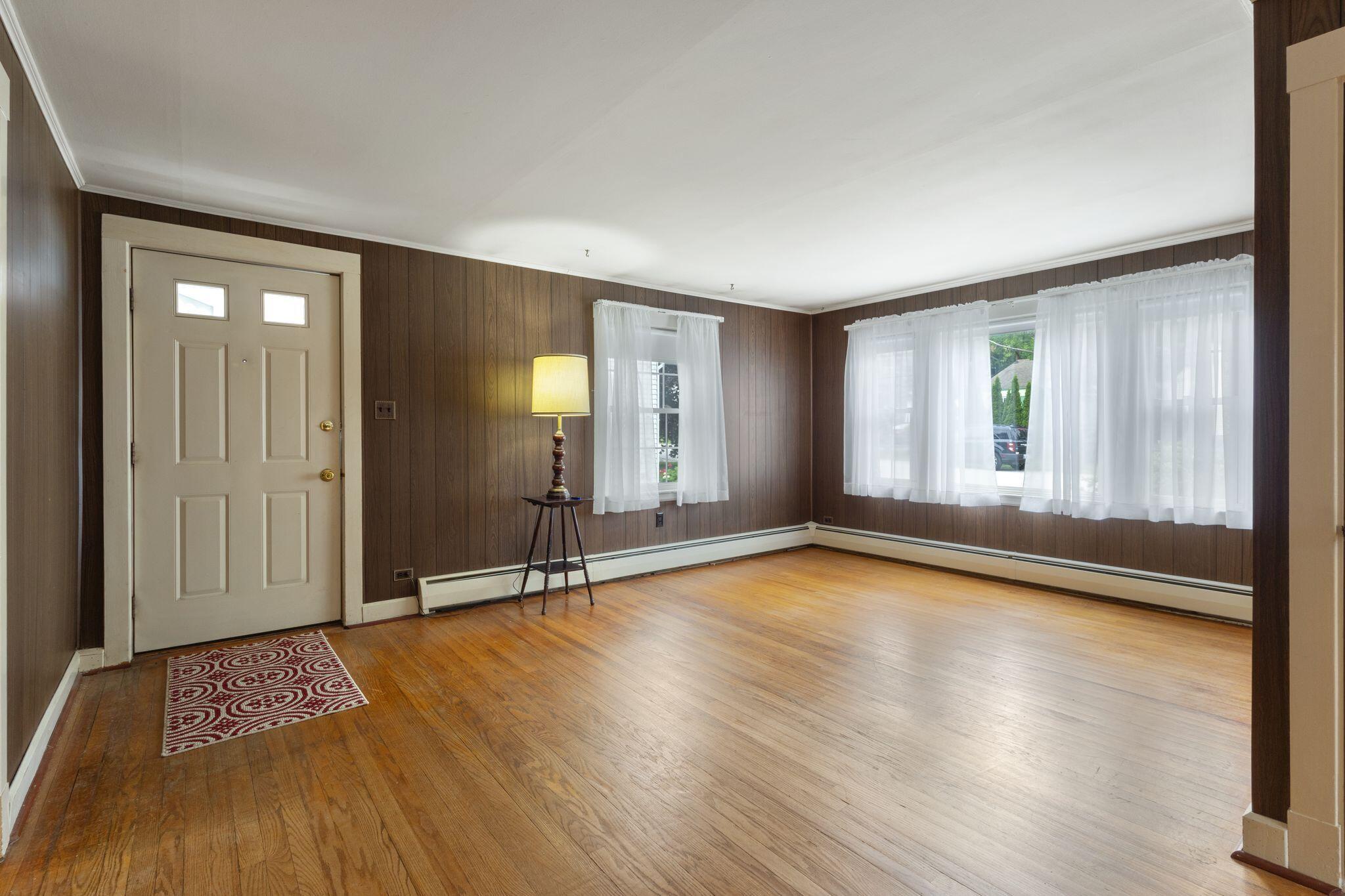 131 Colonial Road Portland, ME 04102 - Photo 4 of 21 131_Colonial_Rd_04