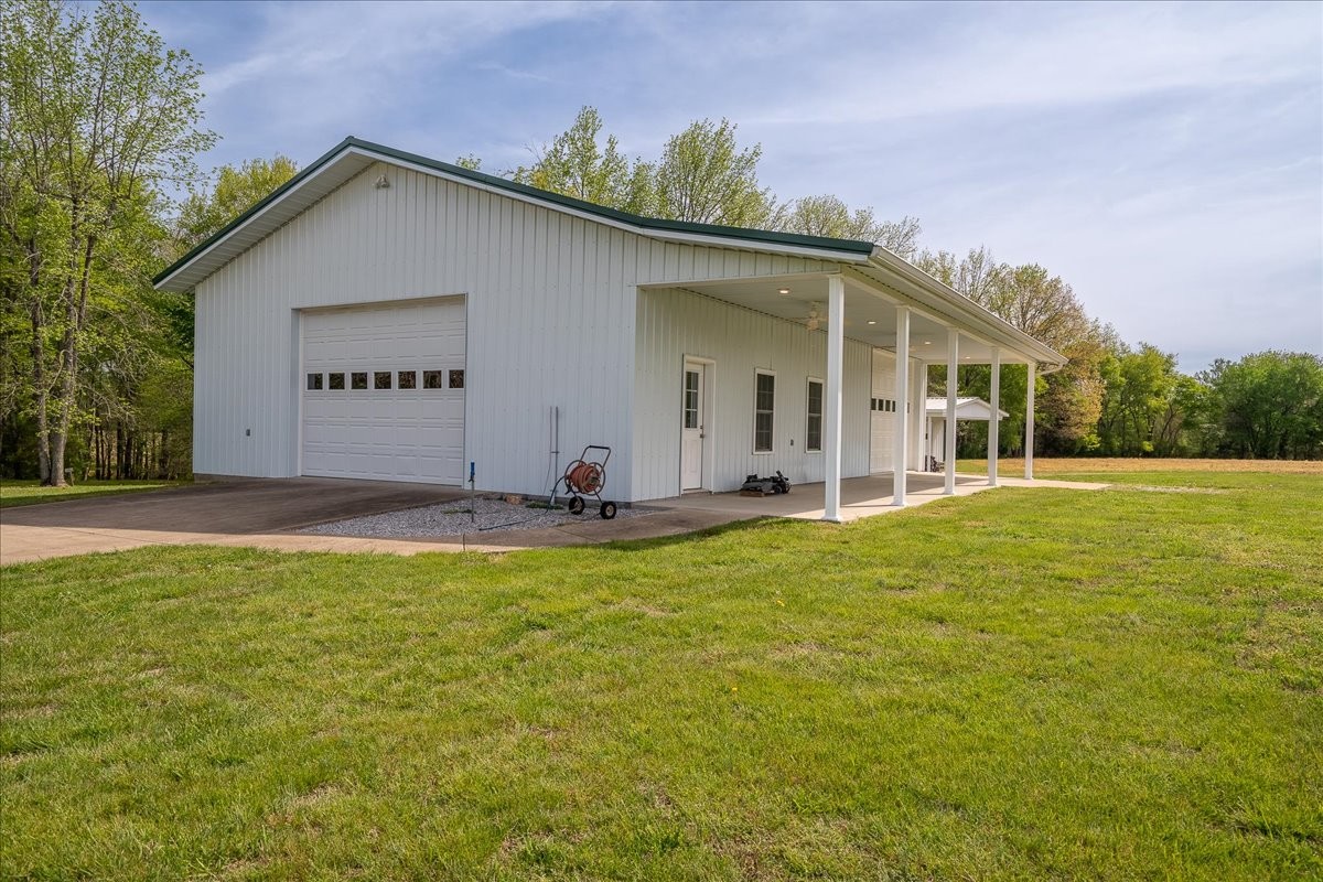 40 R B Brown Leoma, TN 38468 - Photo 3 of 89