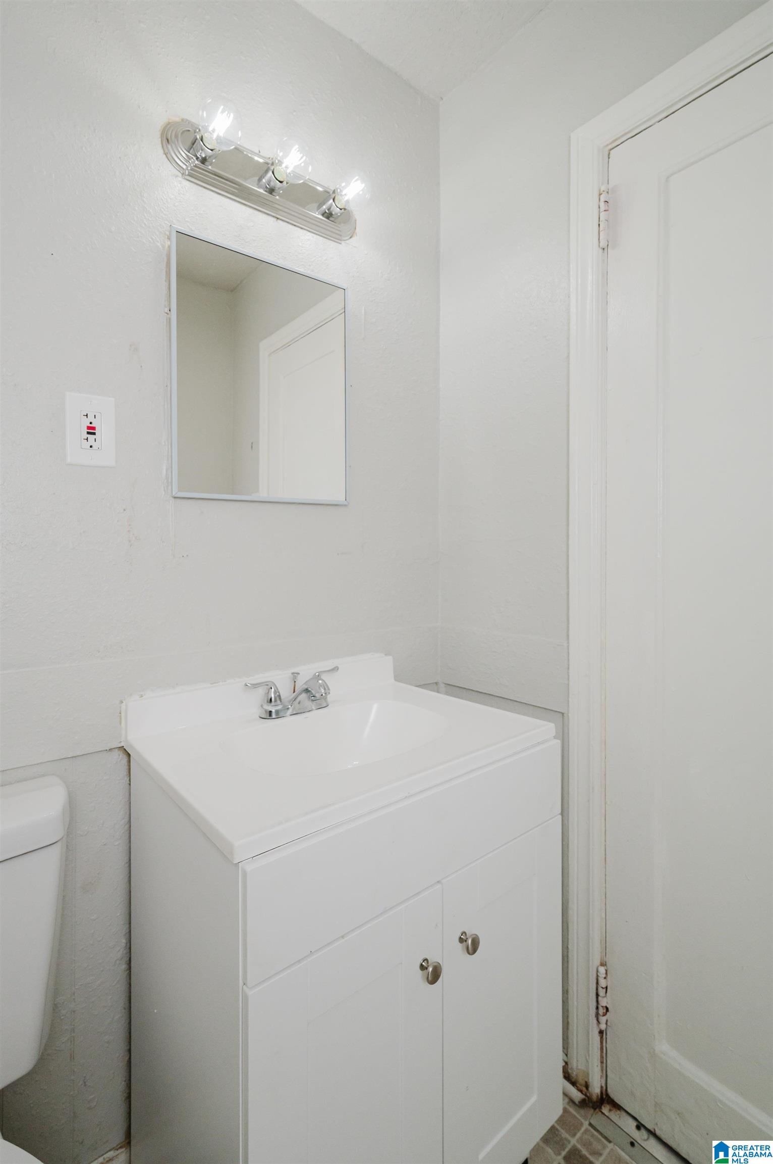 1257 16th Place Southwest Birmingham, AL 35211 - Photo 5 of 7