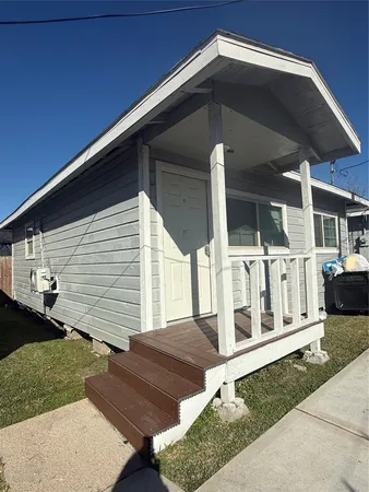 a front view of house with yard