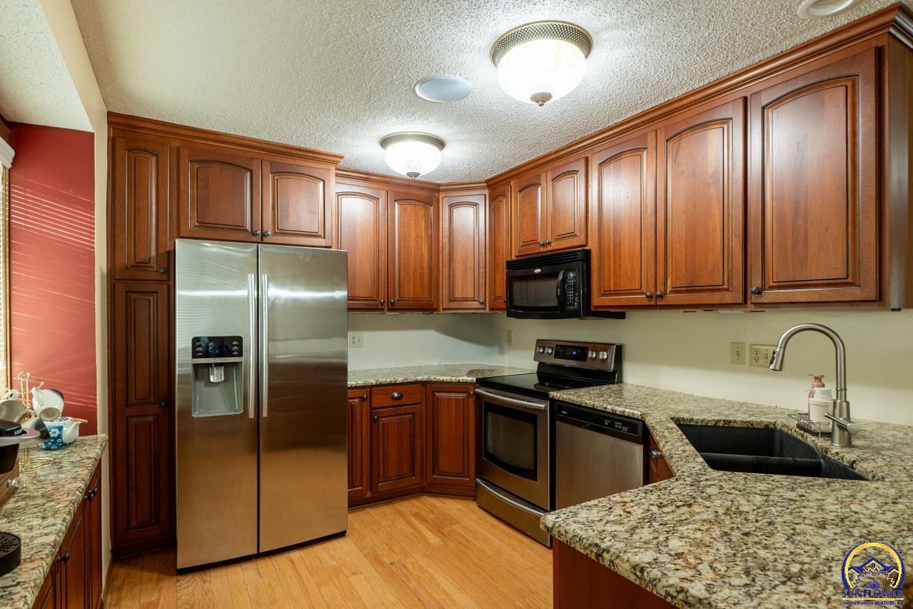 3347 Southwest Timberlake Lane Topeka, KS 66614 - Photo 14 of 39