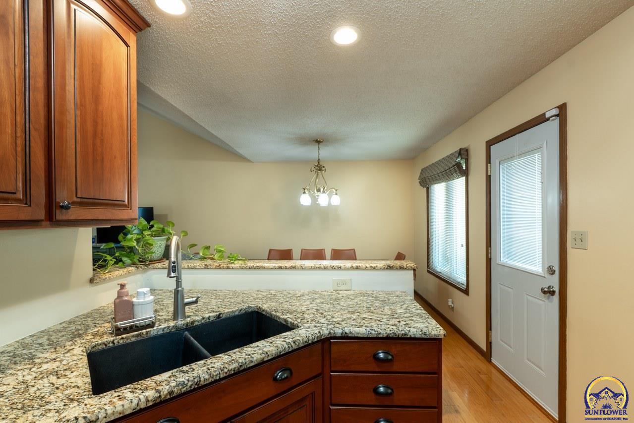 3347 Southwest Timberlake Lane Topeka, KS 66614 - Photo 15 of 39