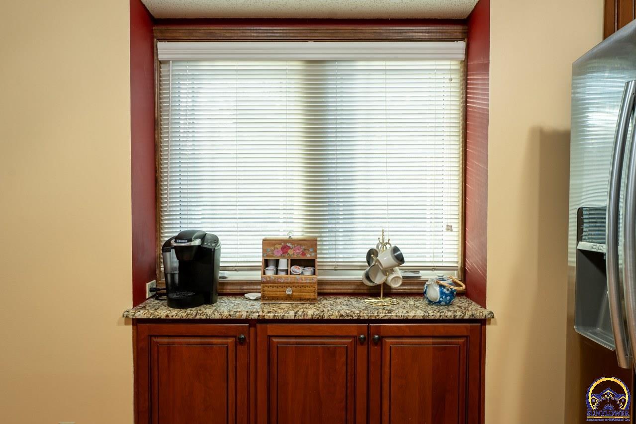 3347 Southwest Timberlake Lane Topeka, KS 66614 - Photo 16 of 39