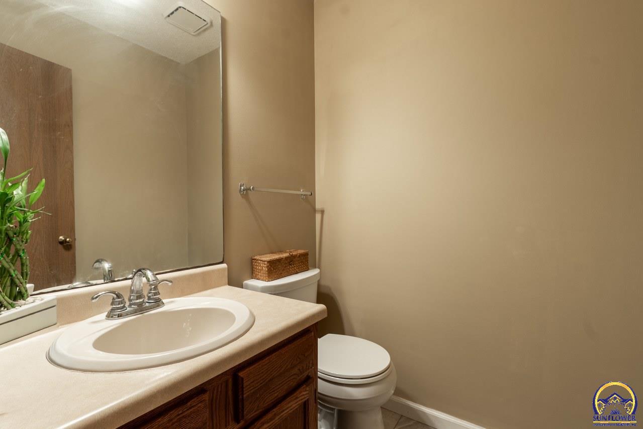 3347 Southwest Timberlake Lane Topeka, KS 66614 - Photo 21 of 39