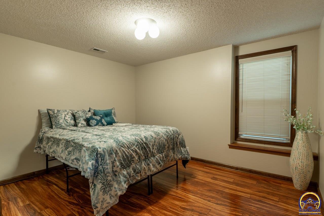 3347 Southwest Timberlake Lane Topeka, KS 66614 - Photo 23 of 39