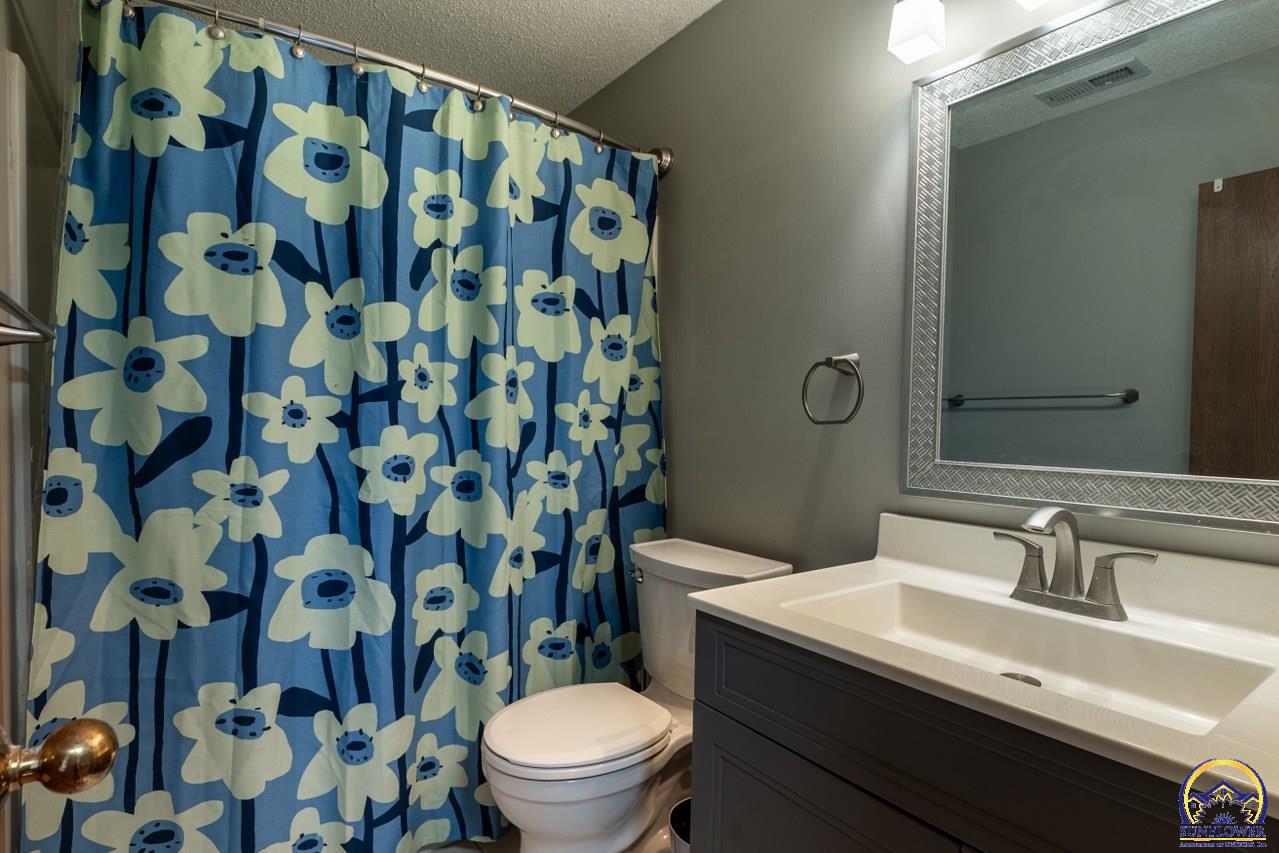 3347 Southwest Timberlake Lane Topeka, KS 66614 - Photo 26 of 39