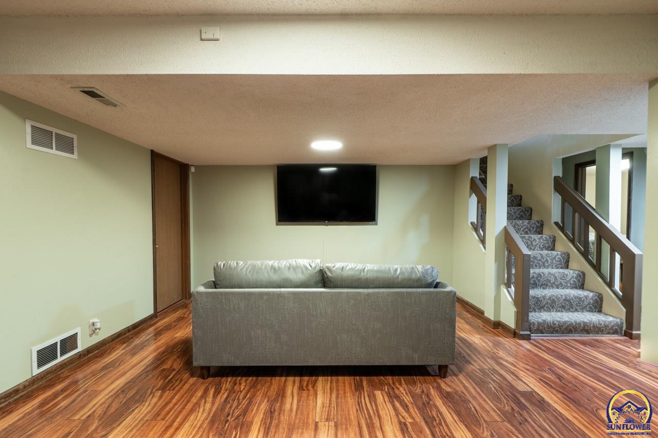 3347 Southwest Timberlake Lane Topeka, KS 66614 - Photo 27 of 39