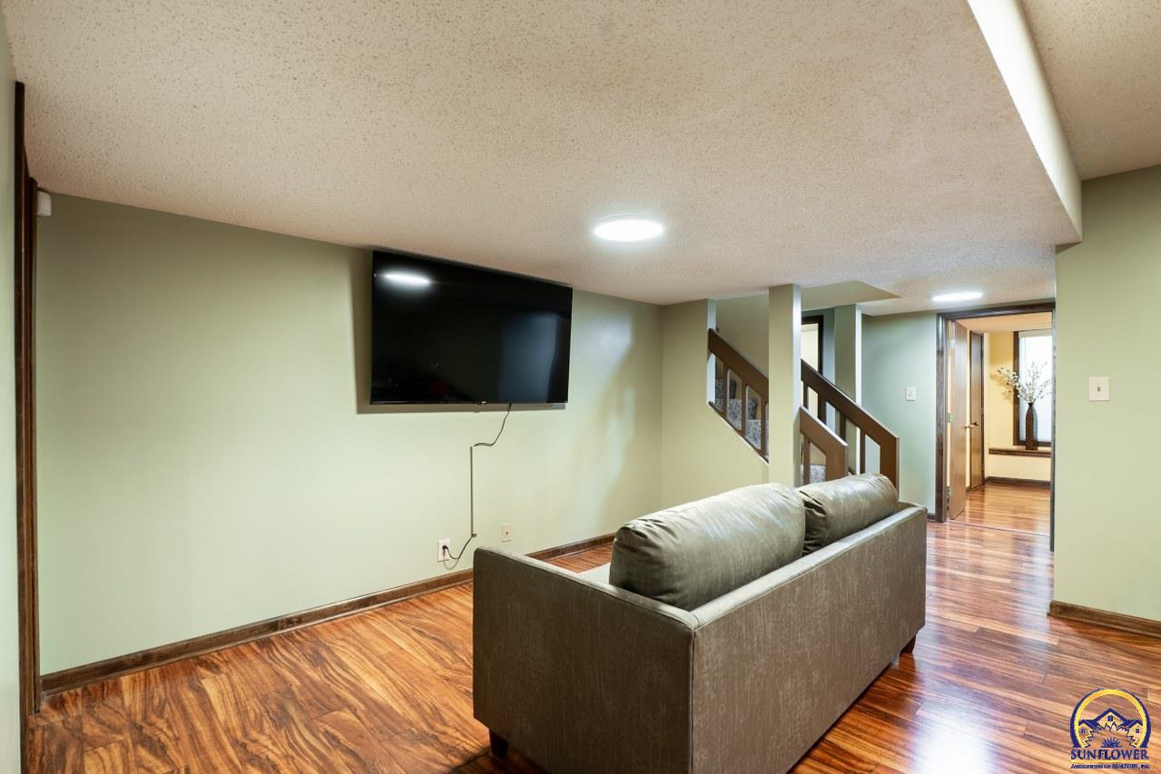 3347 Southwest Timberlake Lane Topeka, KS 66614 - Photo 28 of 39