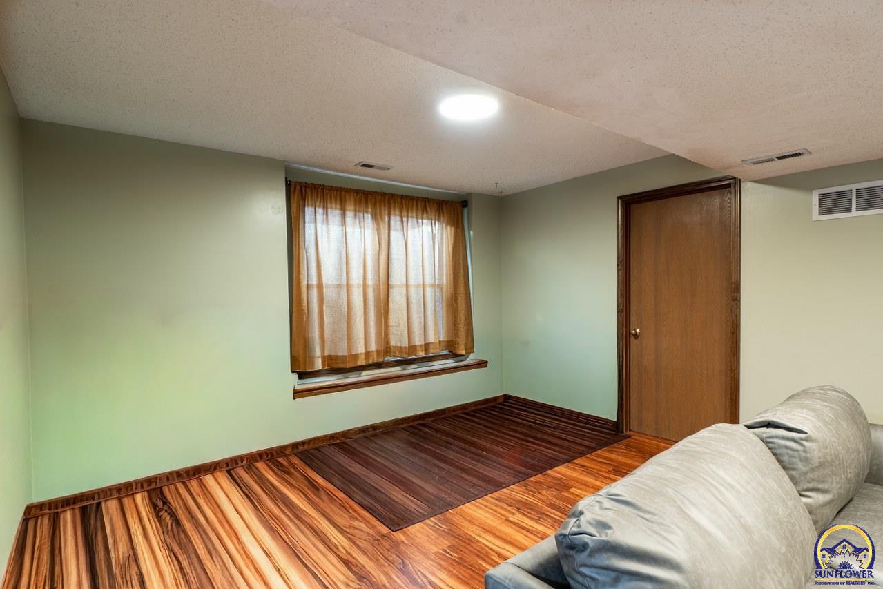 3347 Southwest Timberlake Lane Topeka, KS 66614 - Photo 31 of 39