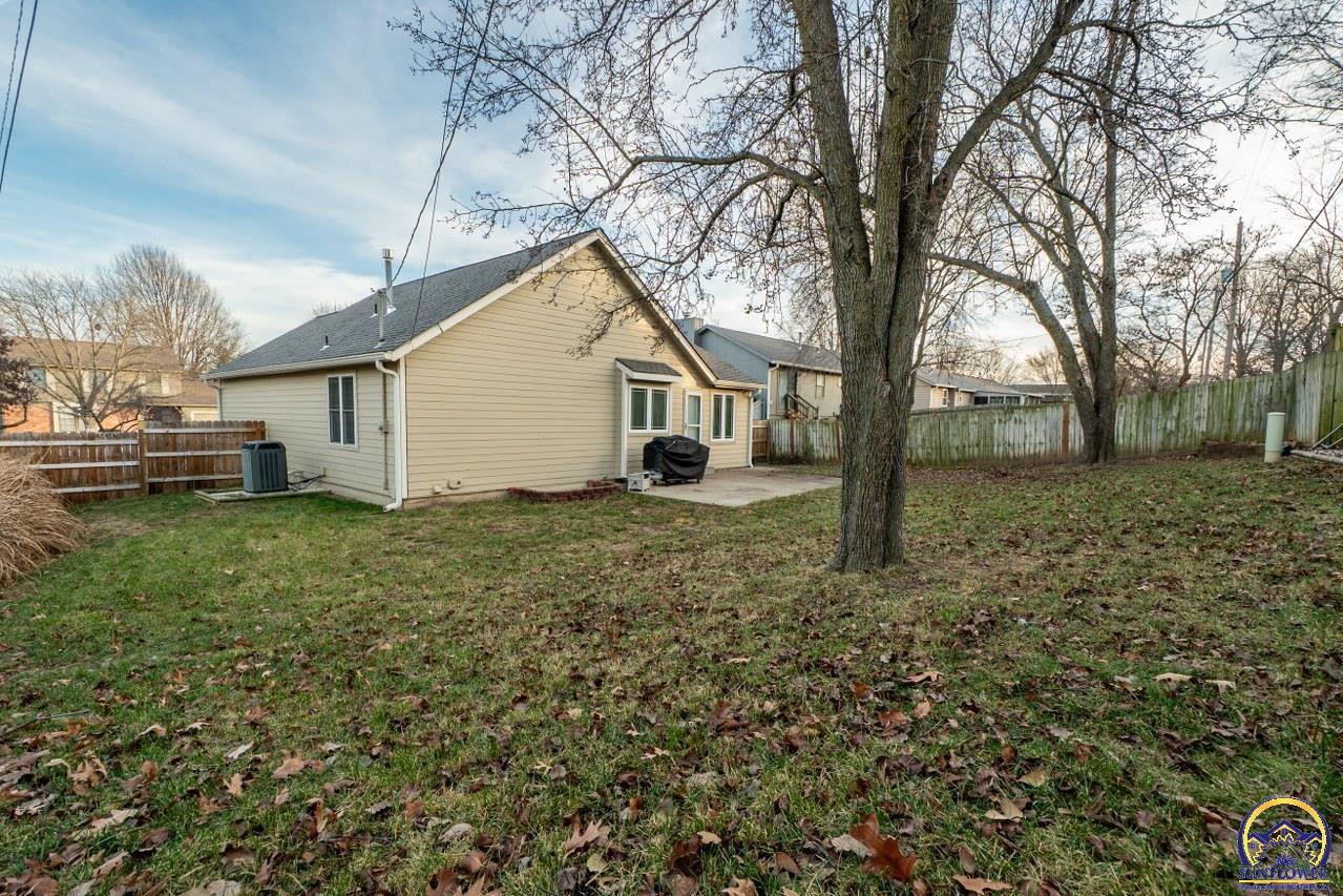 3347 Southwest Timberlake Lane Topeka, KS 66614 - Photo 35 of 39