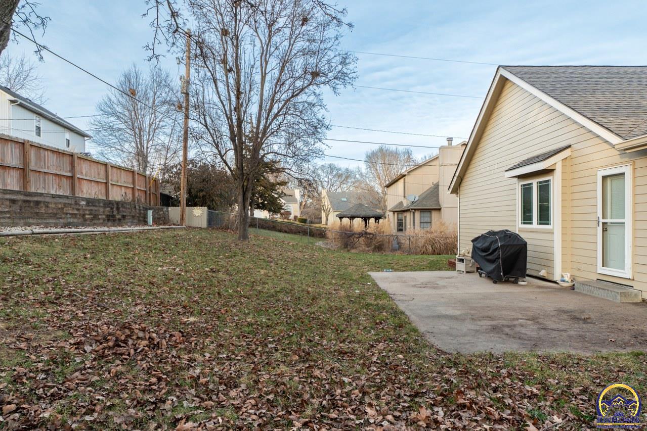 3347 Southwest Timberlake Lane Topeka, KS 66614 - Photo 36 of 39