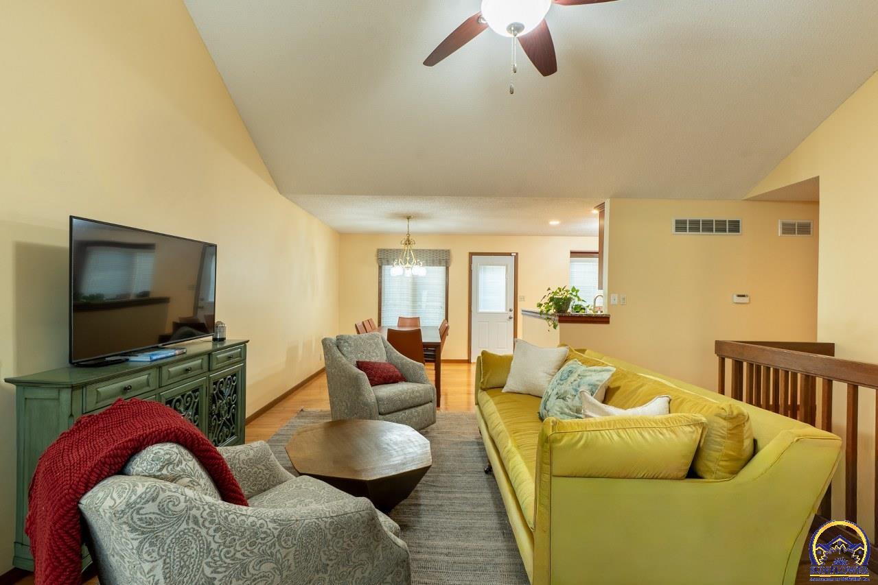 3347 Southwest Timberlake Lane Topeka, KS 66614 - Photo 7 of 39