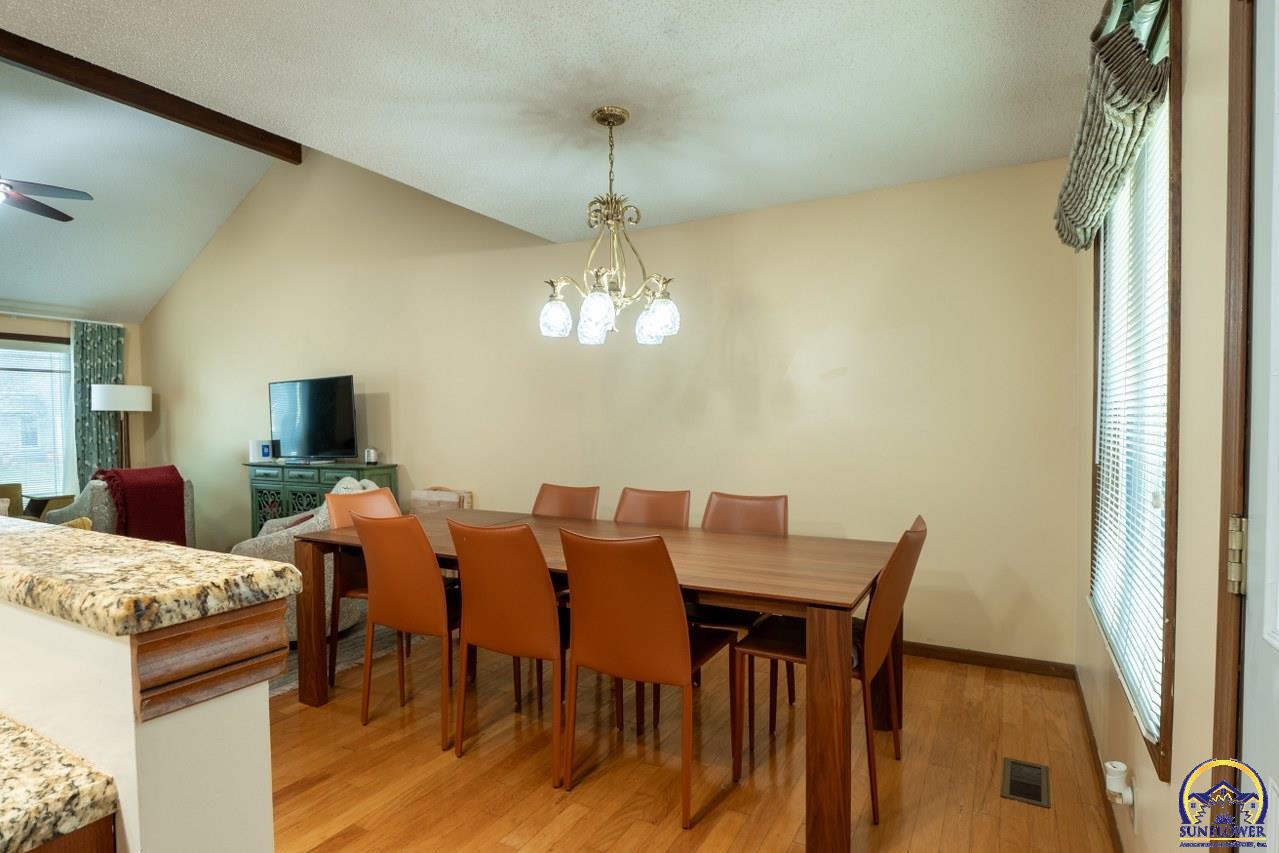 3347 Southwest Timberlake Lane Topeka, KS 66614 - Photo 10 of 39