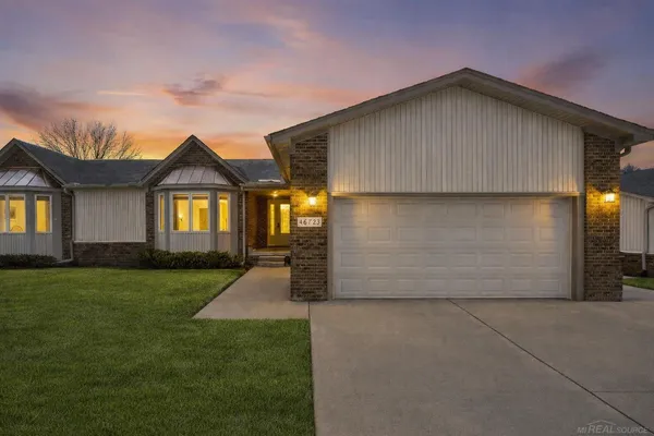 $3,200 | 46753 Scotch Pine Lane, Unit 21 BUILDING 11, Macomb, MI 48042