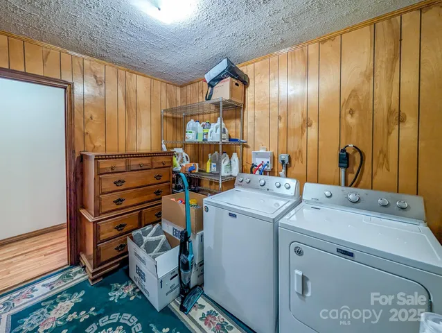 $425,000 | 39 Hawthorne Lane, Burnsville, NC 28714