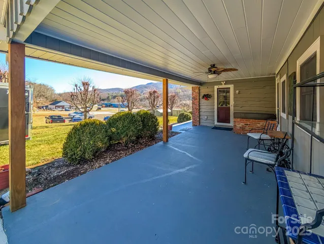 $425,000 | 39 Hawthorne Lane, Burnsville, NC 28714