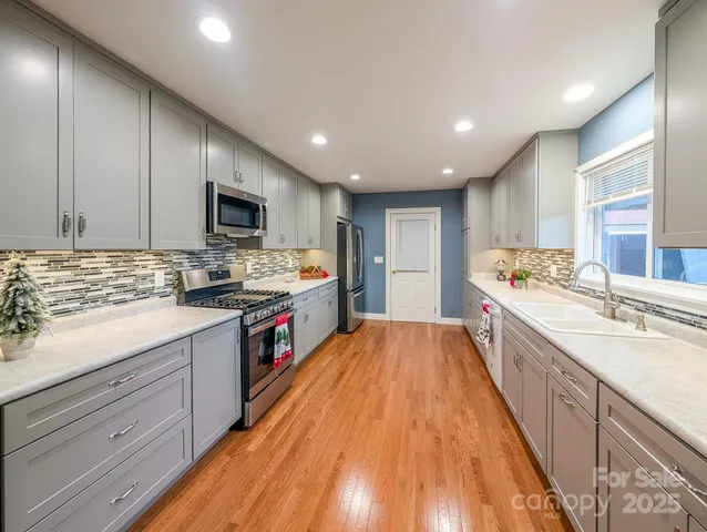 $425,000 | 39 Hawthorne Lane, Burnsville, NC 28714