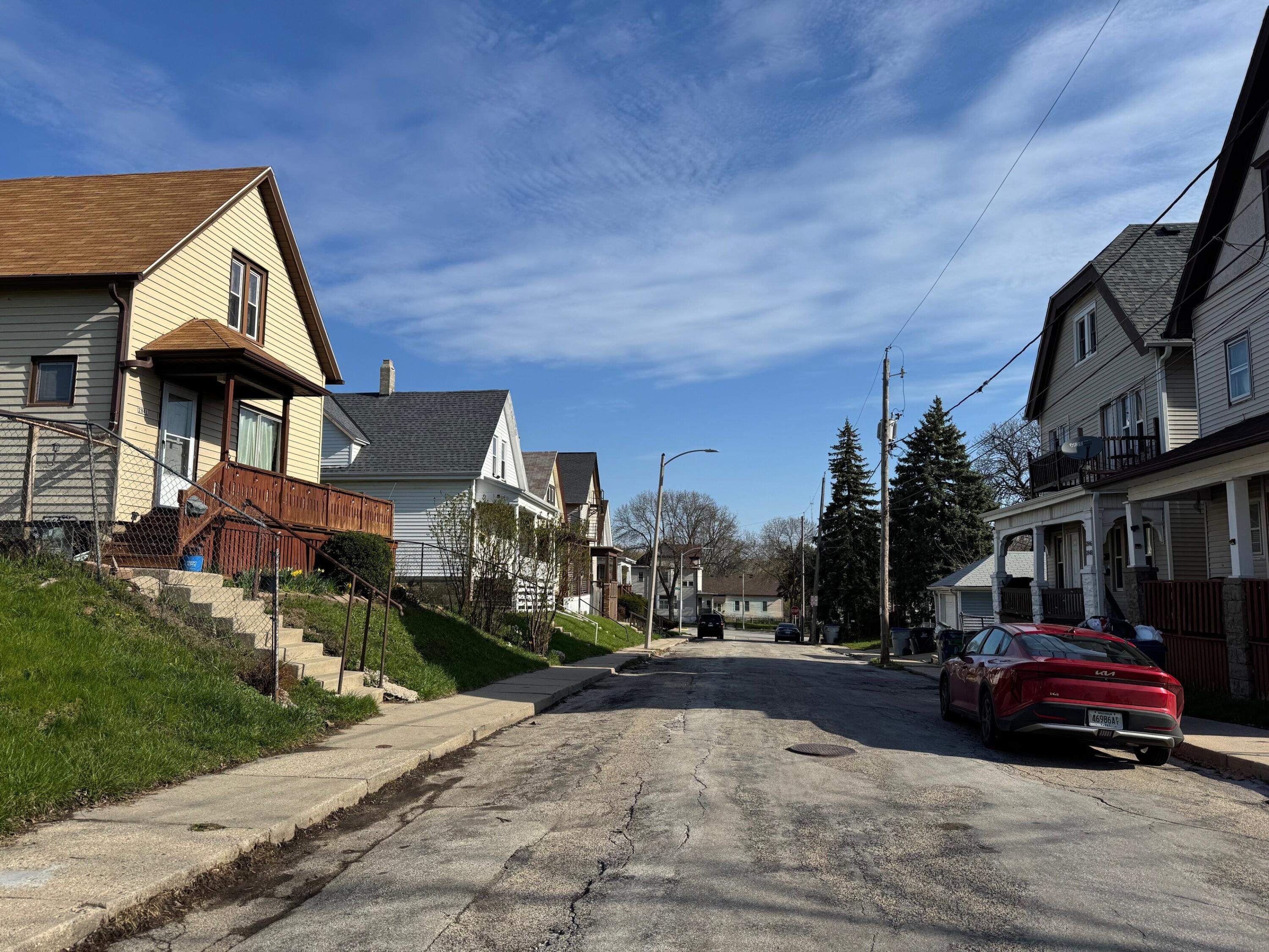 2837 North Hubbard Street Milwaukee, WI 53212 - Photo 3 of 3 2837 N Hubbard St - Street