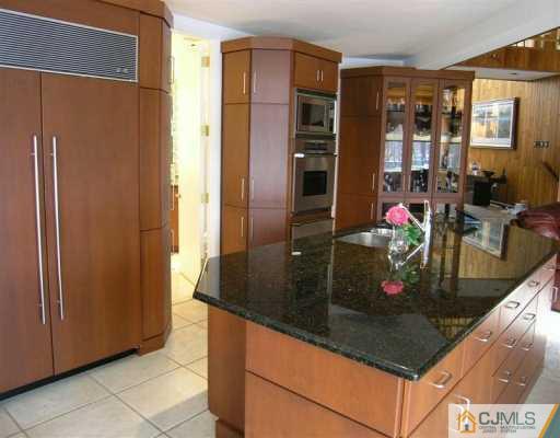 230 Hamlin Road North Brunswick, NJ 08902 - Photo 3 of 8
