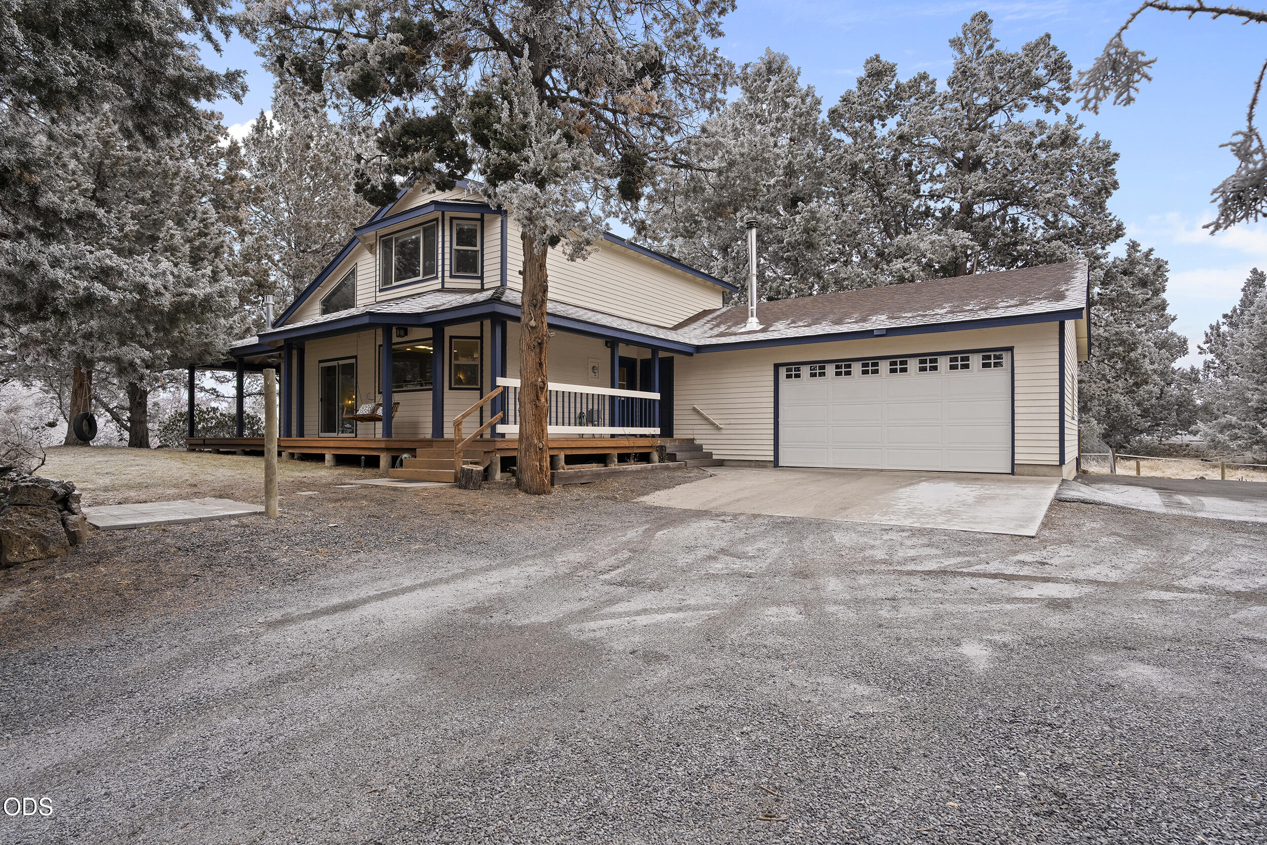 20275 Rogers Road Bend, OR 97703 - Photo 4 of 44 Gallery Image 4