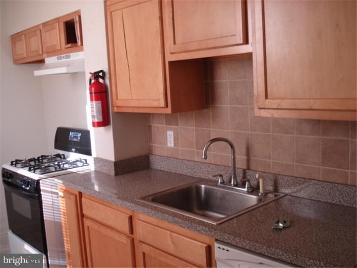 420 Ridgeway Street Gloucester City, NJ 08030 - Photo 10 of 25