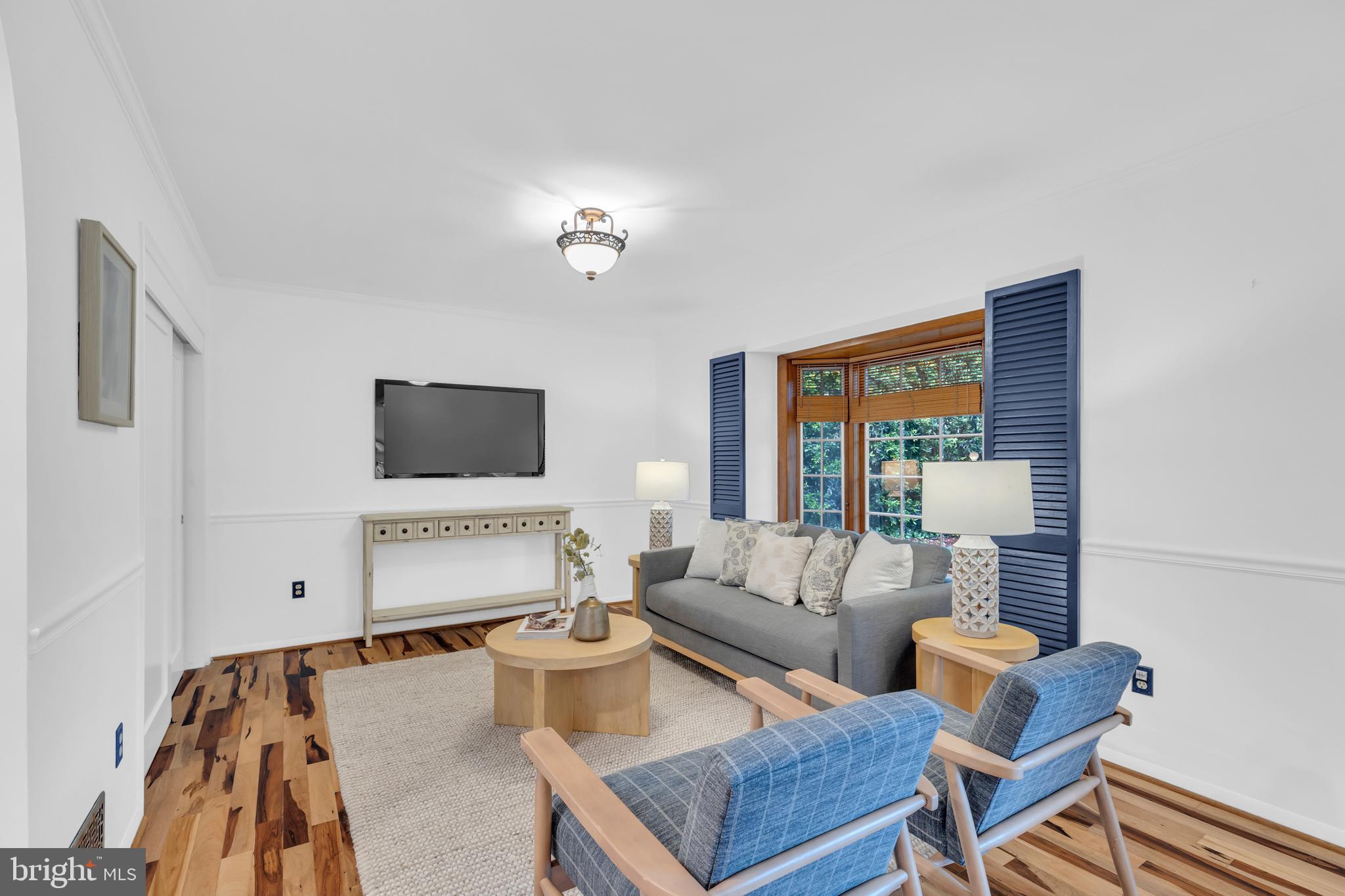 7517 Axton Street Springfield, VA 22151 - Photo 9 of 46 Convenient conversation areas in this open space!