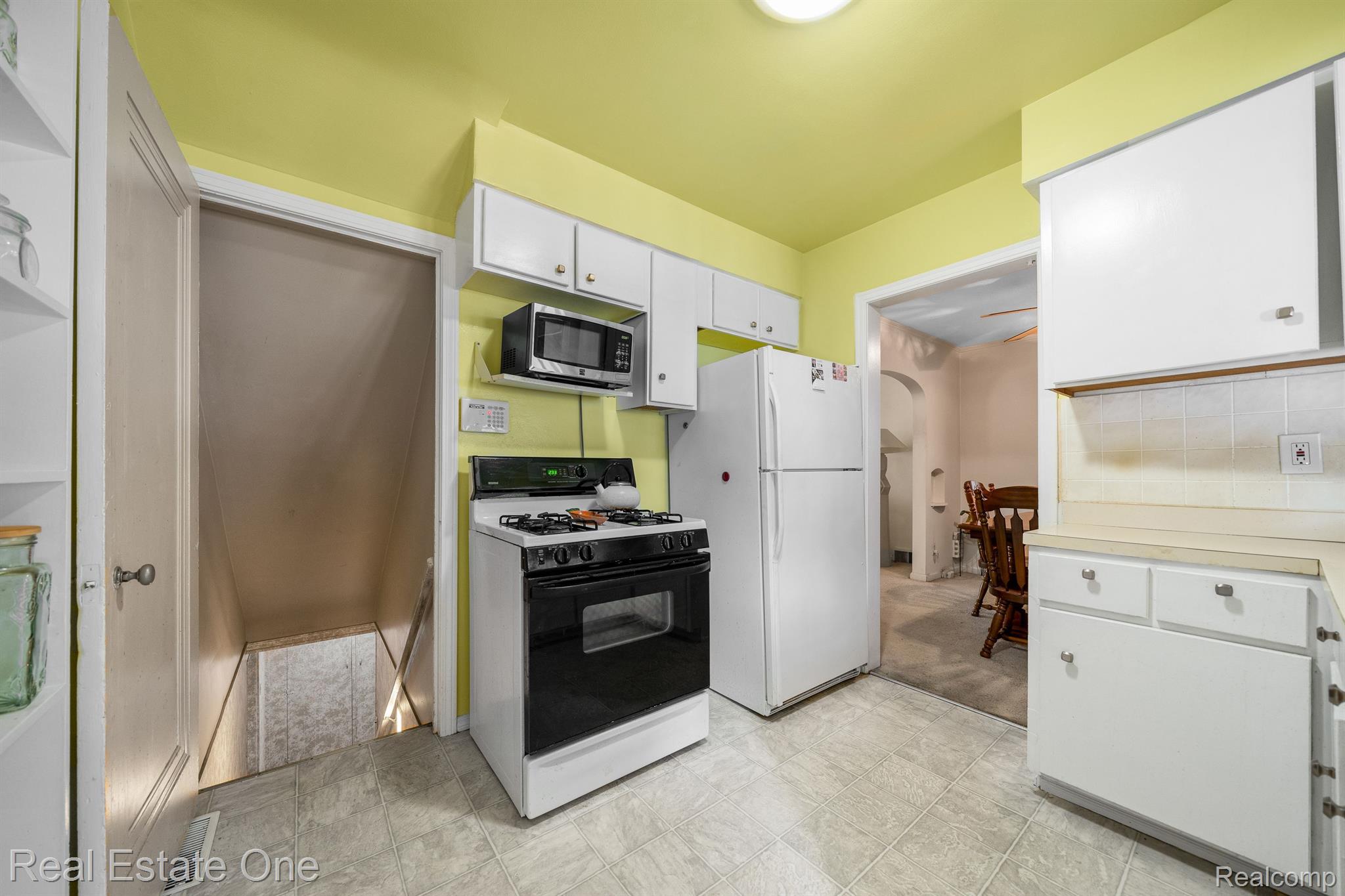 227 Ogemaw Road Pontiac, MI 48341 - Photo 10 of 35 Kitchen