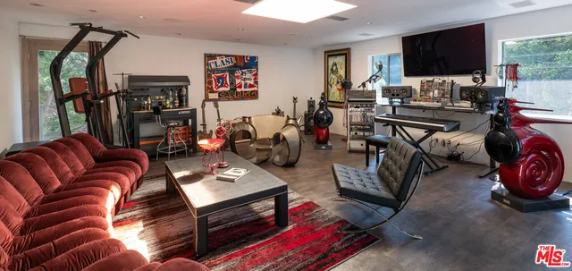 $5,800,000 | 1545 Sunset Plaza Drive, Los Angeles, CA 90069