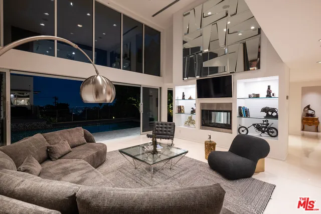 $5,800,000 | 1545 Sunset Plaza Drive, Los Angeles, CA 90069