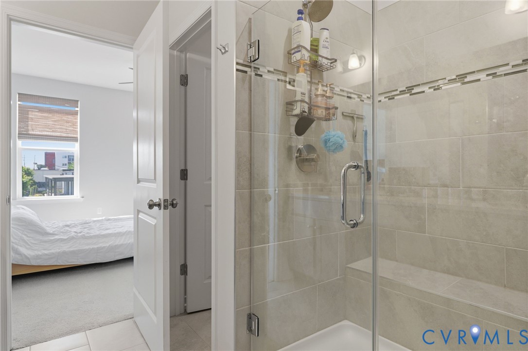 1900 Roseneath Road, Unit 4B Richmond, VA 23230 - Photo 15 of 44 a bathroom with a shower