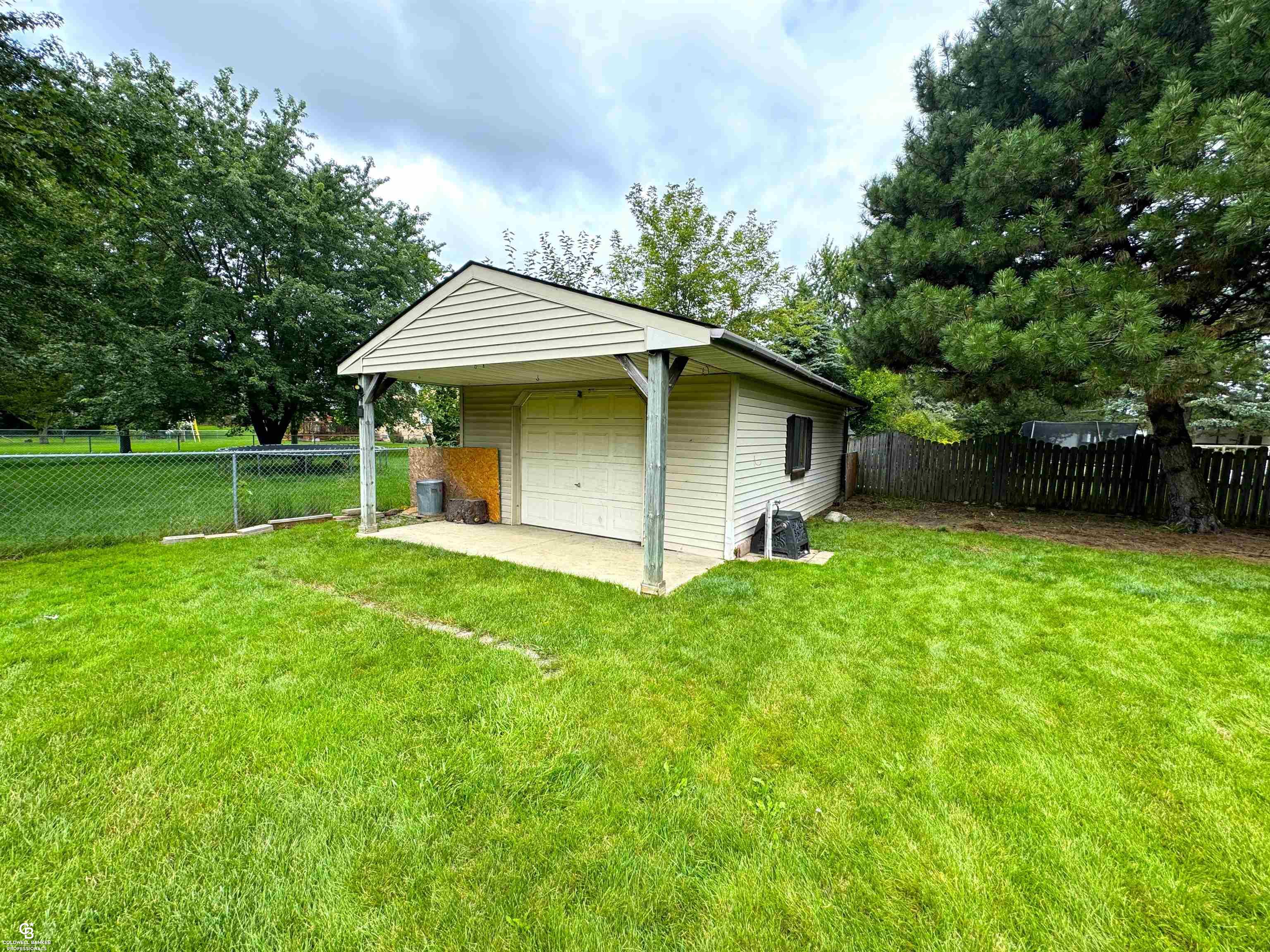 38281 Radde Street Clinton Township, MI 48036 - Photo 26 of 28 50152571-820a030e-ddf4-4076-b2cb-9b0eb164c21b.JPG